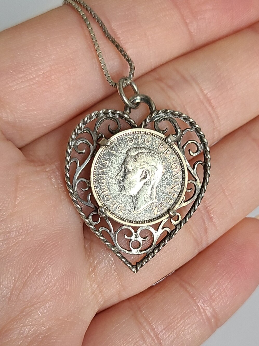 Vintage King George Coin Ornate Sterling Silver Filigree Heart Pendant Necklace - Picture 6 of 10